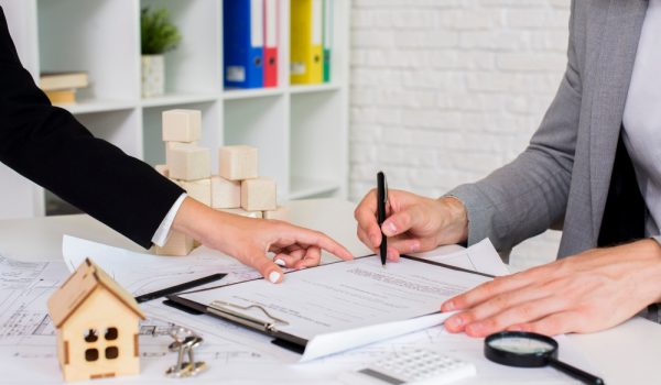 woman-suggesting-changes-plan